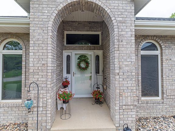 2nd image of 872 Springbrook Dr