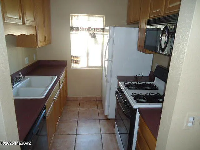 820 S Langley Ave #204 — Photo 5