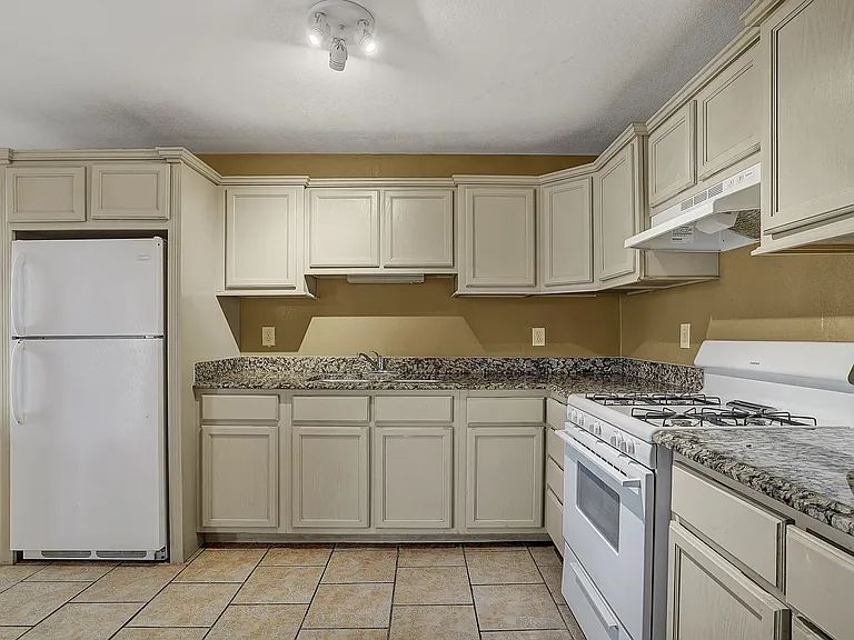 San Jose Apartments — Photo 17