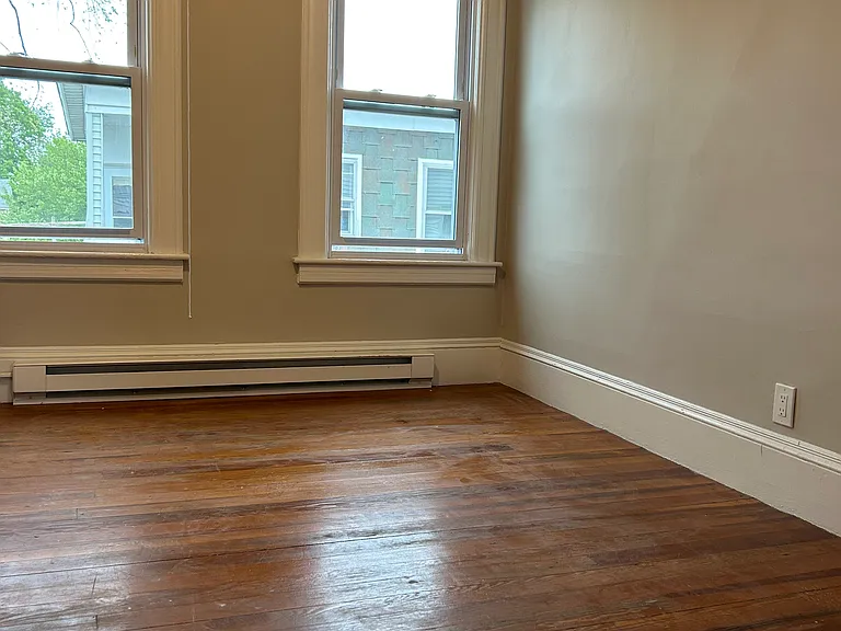 560-562 Carew St #3 — Photo 9