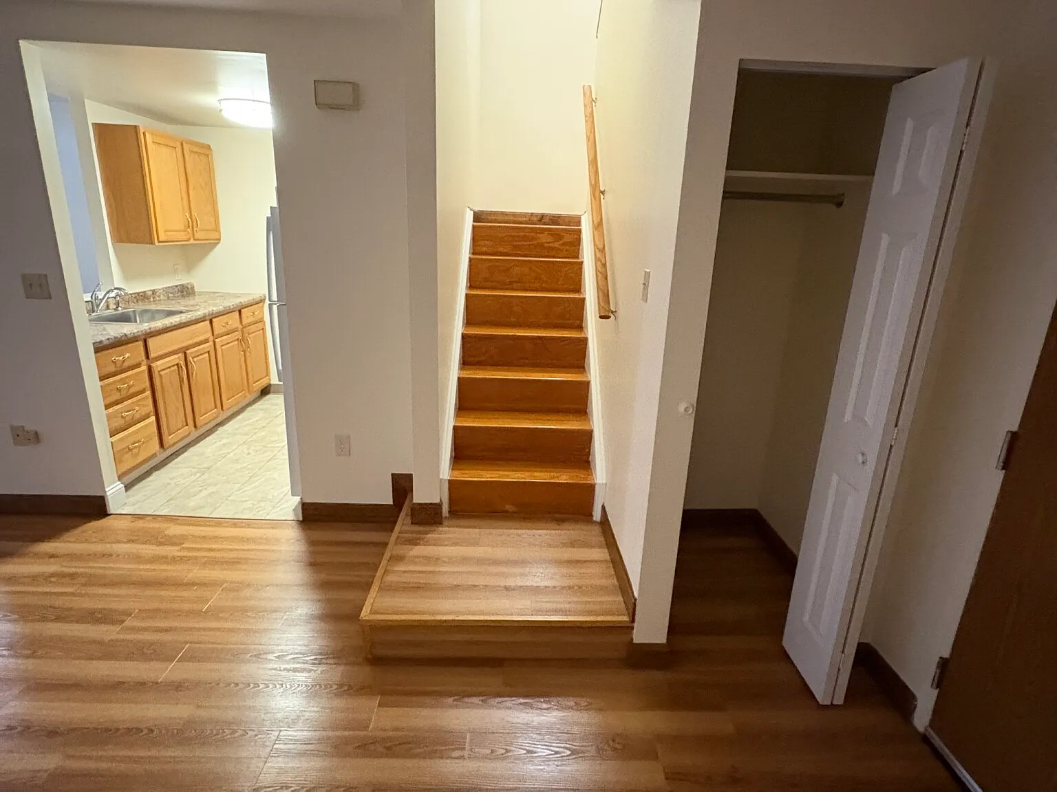 3 bed, 999 sqft, $4,550 — Photo 2