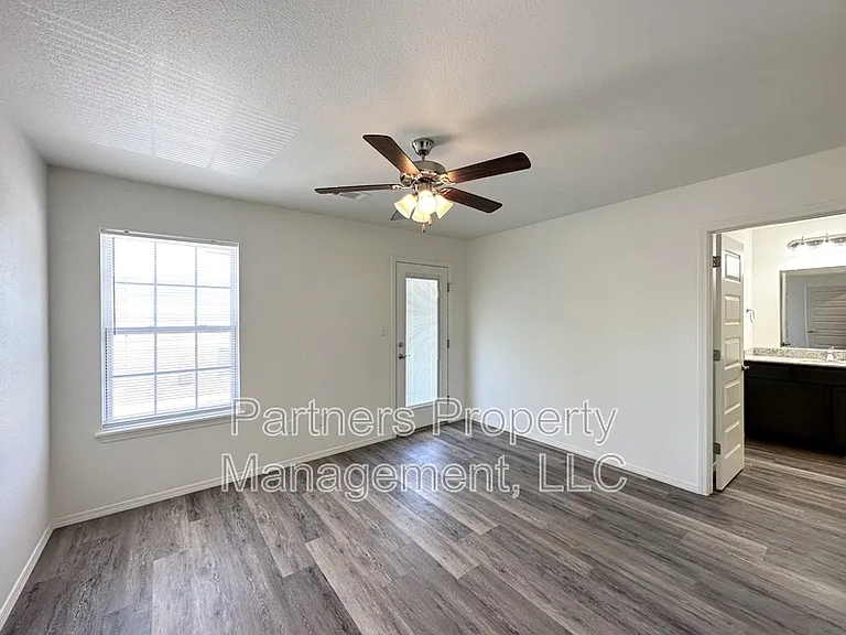 1079 S Benchmark Ln #2 — Photo 17