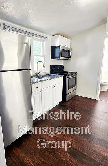 940 E Palmetto St — Photo 4