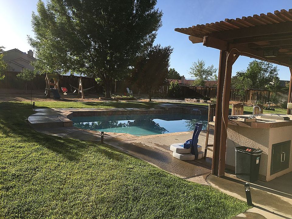 2nd image of 16245 Lake View Ln