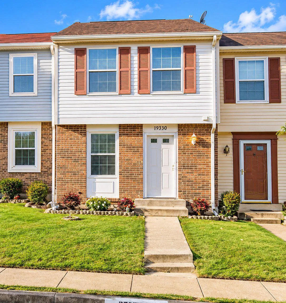 2 bed, 3.0 bath, 1456 sqft, $2,599 — Photo 2
