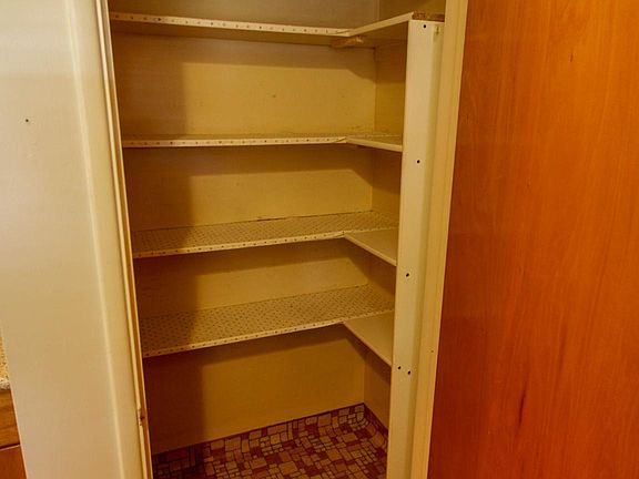 4th image of 1021 Radcliffe Ave