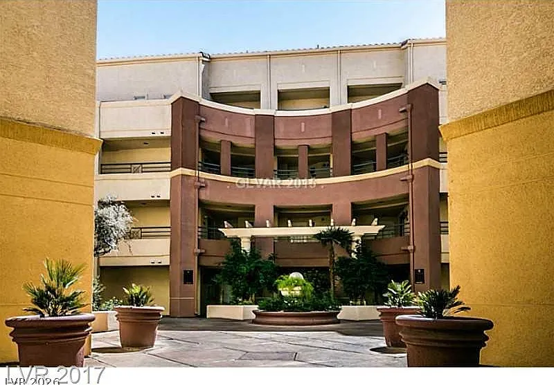 2 bed, 2.0 bath, 974 sqft, $1,950 — Photo 2