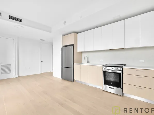 555 West 45th Street image 5 of 18