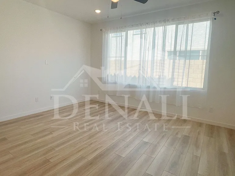 1365 W Bluejay Dr — Photo 3