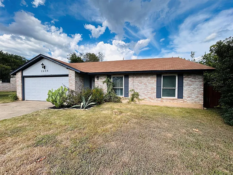 2608 Cypress Ln — Photo 1