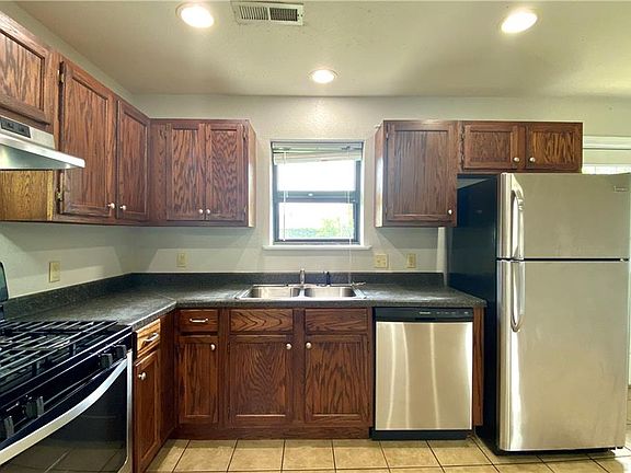 3rd image of 131 E Pheasant Dr