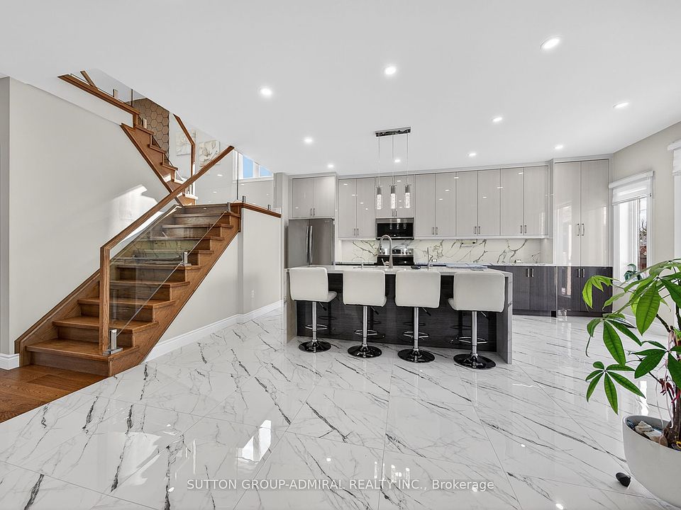 1st image of 62 Prince George Cres
