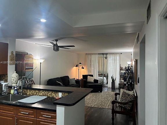 4th image of 500 NE 12th Ave APT 704