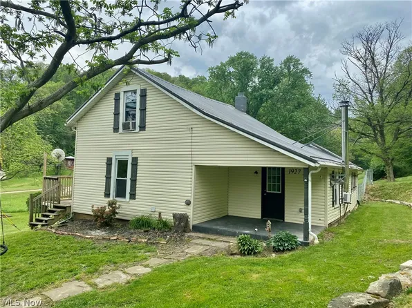 1927 Goshen Valley Rd SE, New Philadelphia, OH 44663
