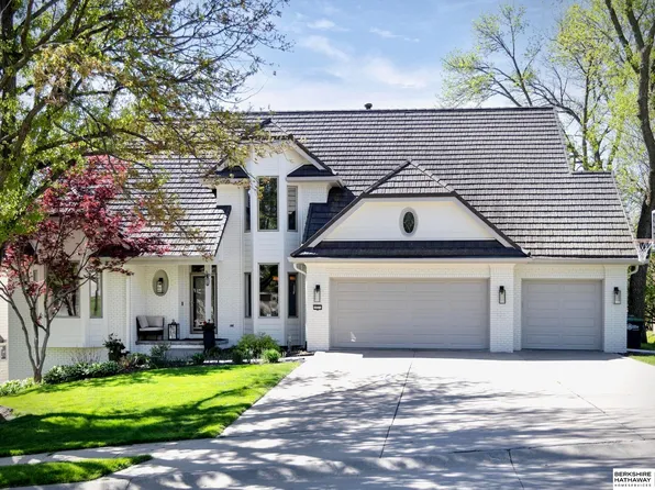 15511 Pierce Cir, Omaha, NE 68144