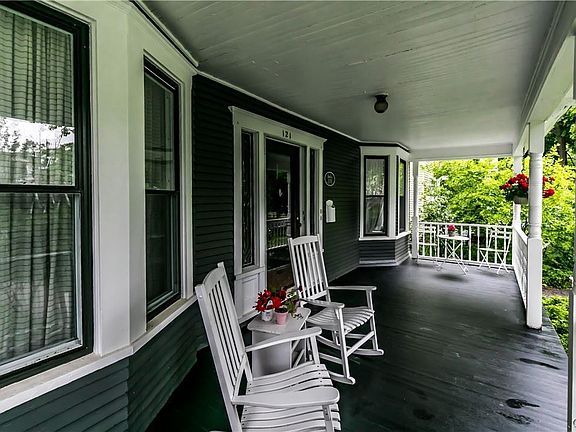 5th image of 121 Ruskin Ave