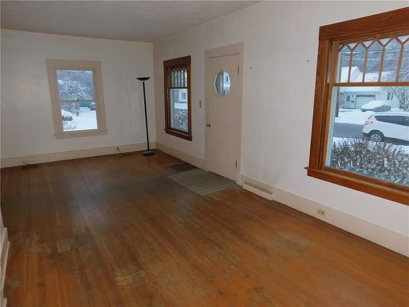 3rd image of 147 Bartle Ave