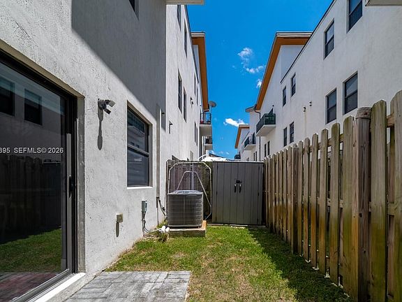 5th image of 10443 NW 82nd St Unit 8