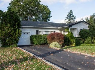 15 Rhonda Ln, Commack, NY 11725