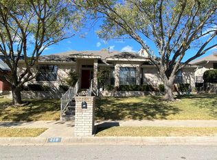 210 Oak Hill Dr, Kerrville, TX 78028
