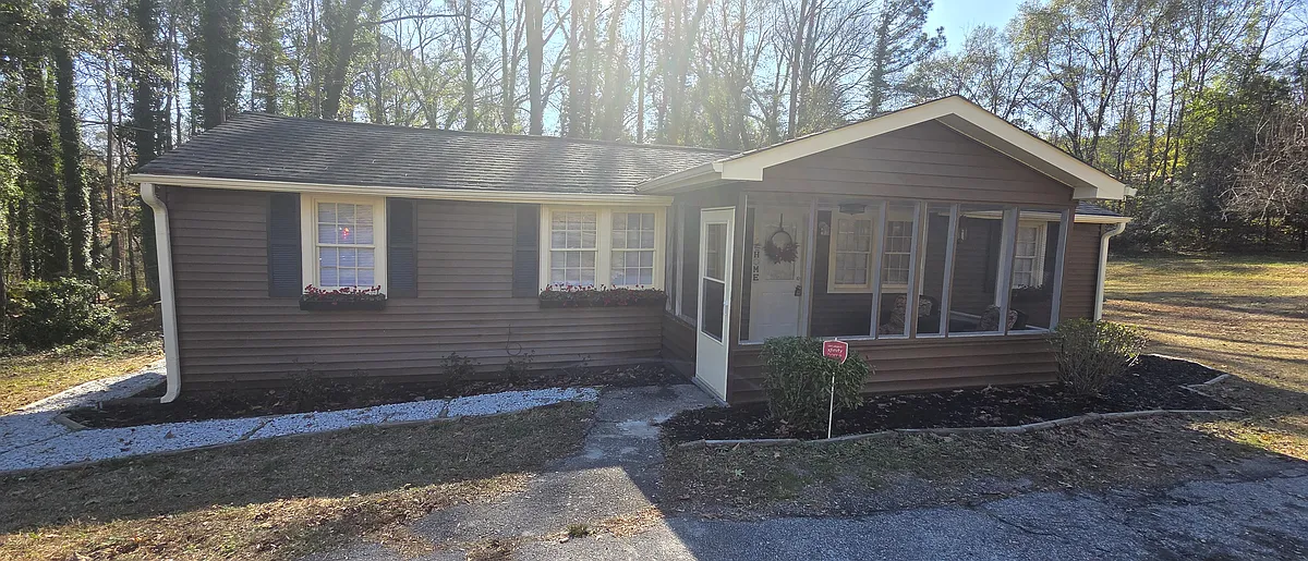 Photo 1 of 20 - 7043 S Goddard Rd - Lithonia, GA Primary Photo - 7043 S Goddard Rd