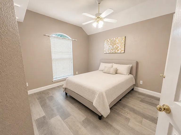 9901 Laurel Ln — Photo 7