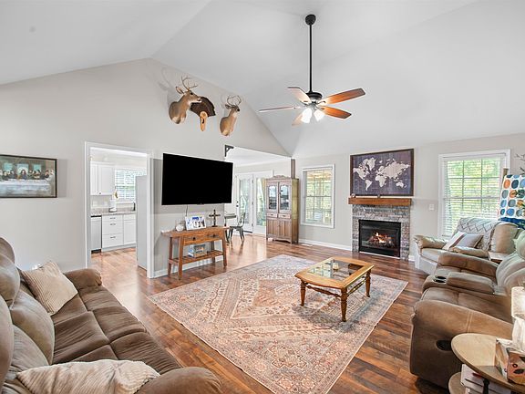 2nd image of 113 Raintree Ct