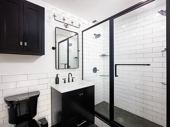 5th image of 545 Washington Ave APT 301