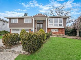 432 Hungry Harbor Rd, Valley Stream, NY 11581
