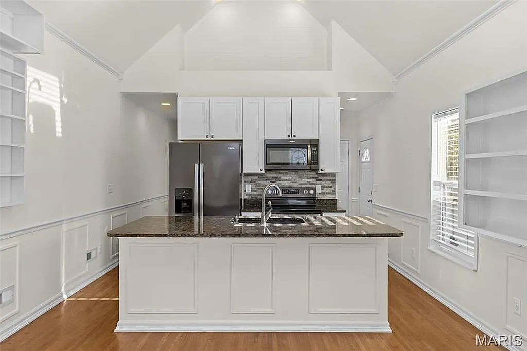 2 bed, 733 sqft, $1,450 — Photo 1