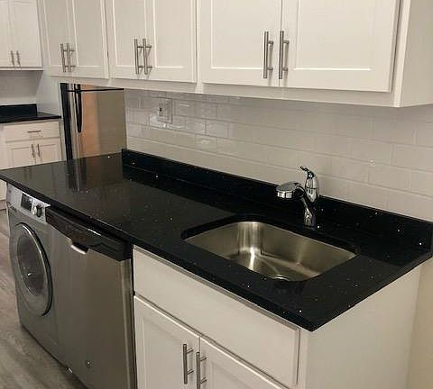 3rd image of 647 W Cornelia Ave