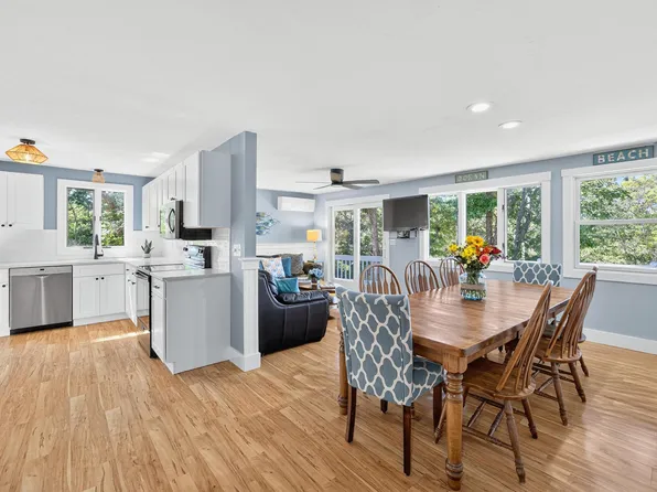 24 Jae Road, Falmouth, MA 02540