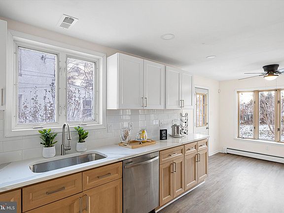 5th image of 612 Ashland Ave