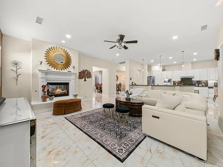 46211 Roadrunner Ln — Photo 7