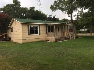 810 N Vandeveer St, Burnet, TX 78611
