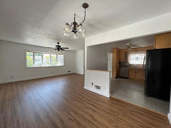 4th image of 99 Seidman Ave #1