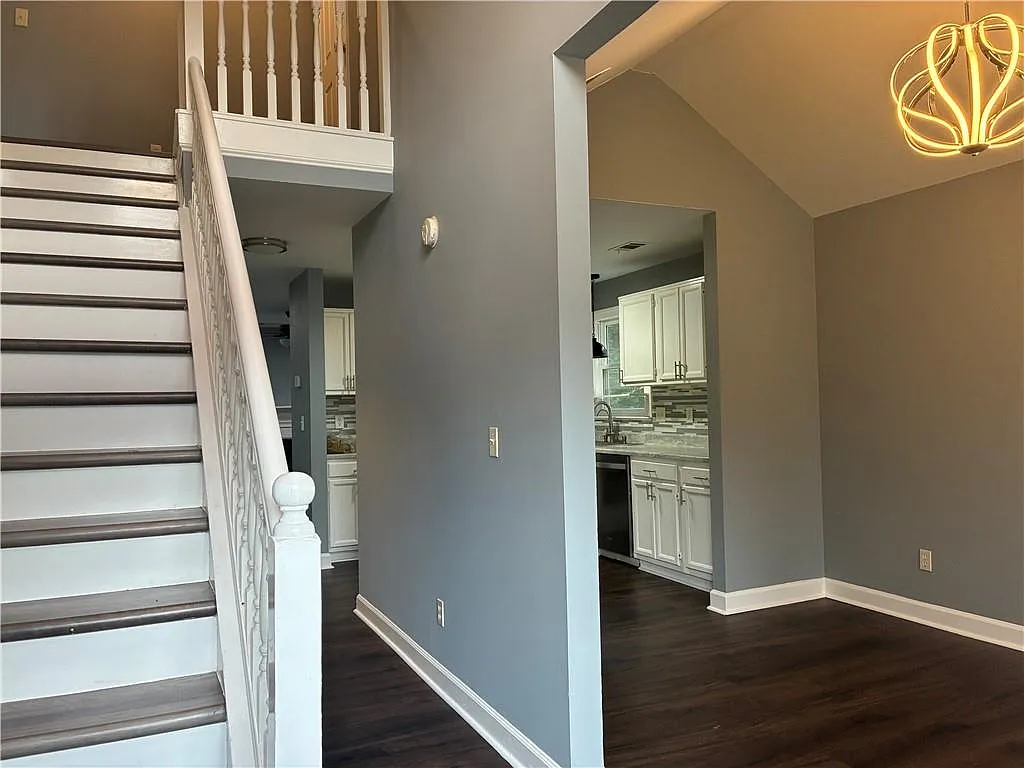 4 bed, 3.0 bath, 2260 sqft, $3,000 — Photo 3
