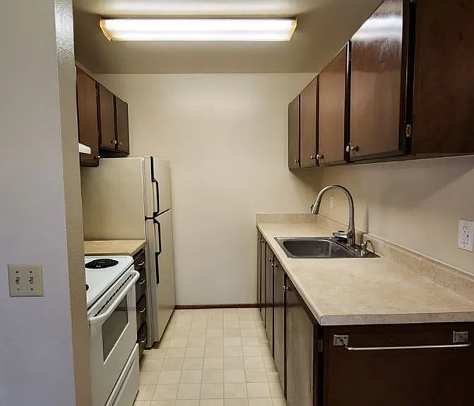 Alpha Park Apartments — Photo 13