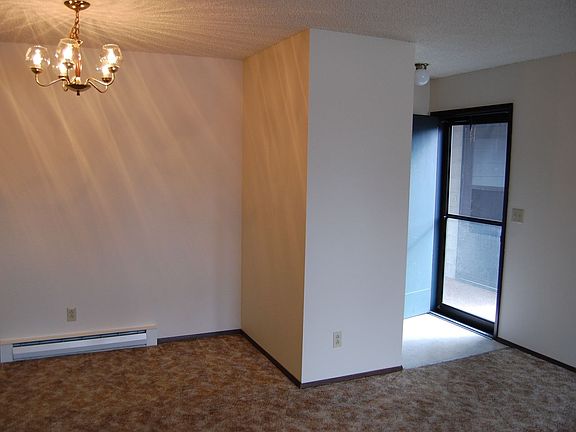 4th image of 8113-8131 SE Clay St #8127
