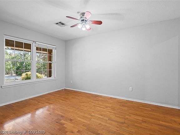 4th image of 22395 Canyon Rd