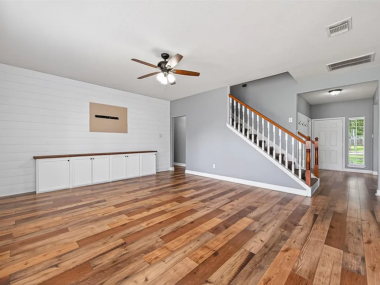 232 Doncaster St — Photo 18