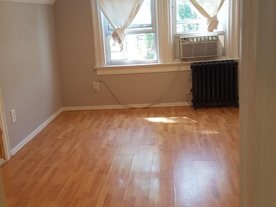 1st image of 305 Woodside Ave Floor 3