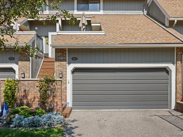 886 Yorktown Ct, Northville, MI 48167
