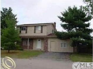 4740 Pontiac Lake Rd, Waterford, MI 48328