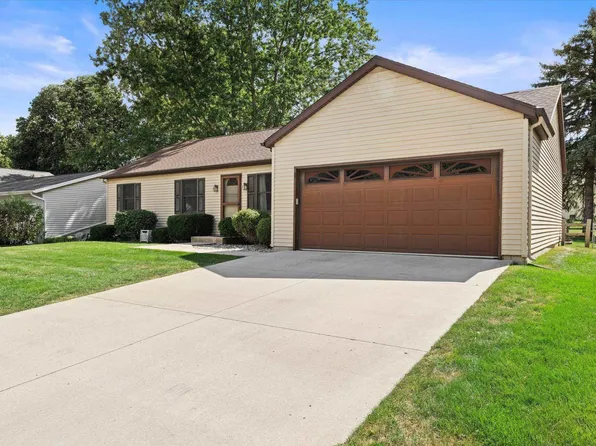 725 Steeplechase Dr, Mishawaka, IN 46544
