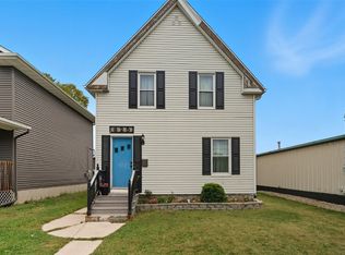 825 4th St SW, Cedar Rapids, IA 52404