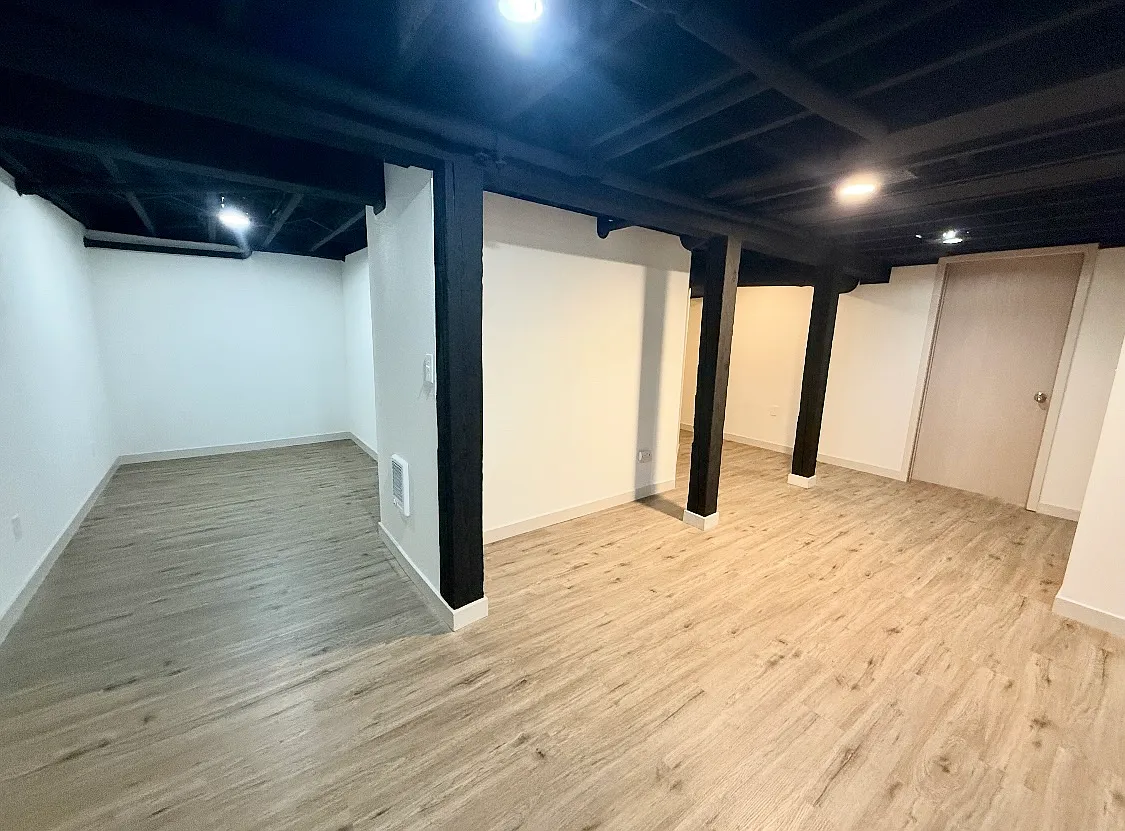 2 bed, 936 sqft, $1,700 — Photo 2