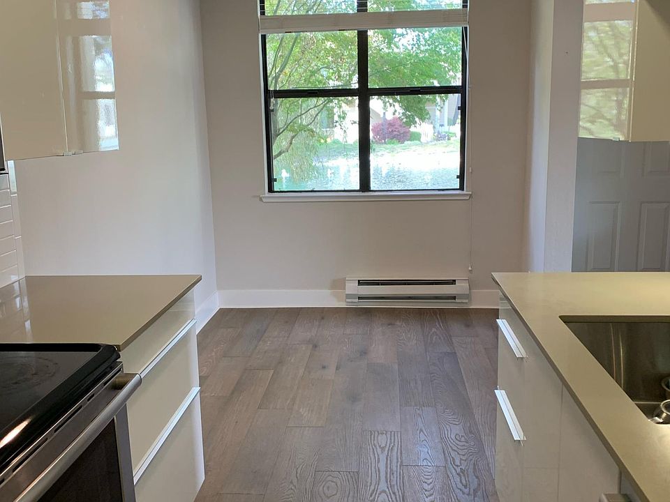 1st image of 229 Lakeshore Ct #229
