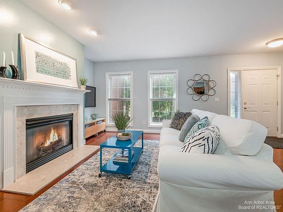 4th image of 5706 Wellesley Ln
