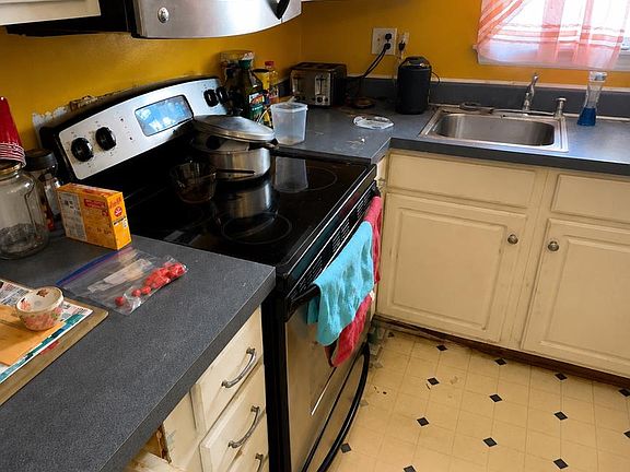 2nd image of 3409 Delancey St